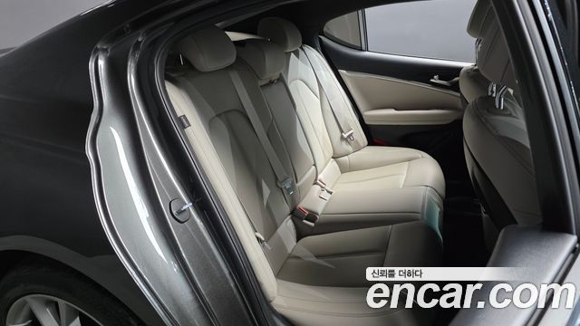 Genesis G70 Gasoline 2.0T 2WD 2023 — фото 11