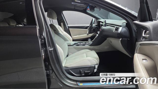 Genesis G70 Gasoline 2.0T 2WD 2023 — фото 26