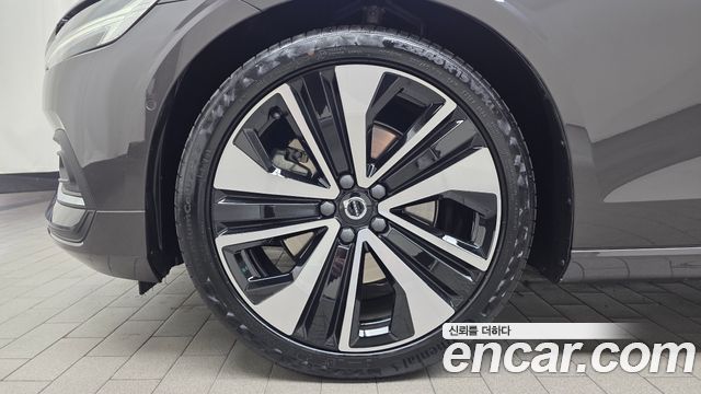 Volvo S60 (III) B5 Ultimate Bright 2024 — фото 5