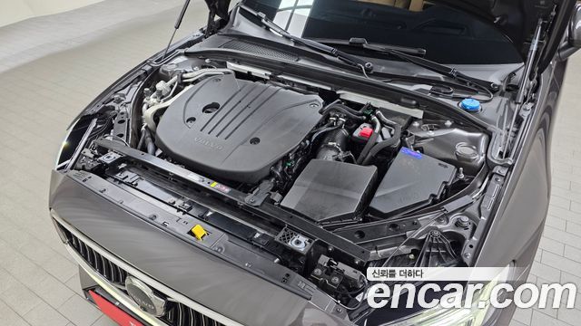Volvo S60 (III) B5 Ultimate Bright 2024 — фото 6