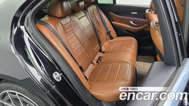 Mercedes-Benz E-Class (W213) E220d 4MATIC AMG Line 2021 — фото 11