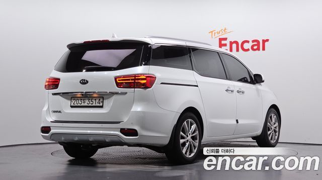 Kia Carnival 9-Seater Prstige 2020 — фото 2