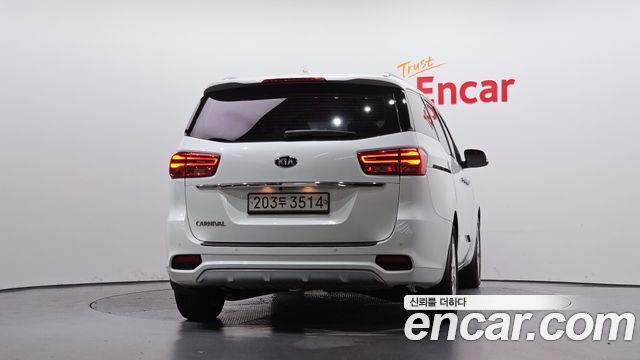 Kia Carnival 9-Seater Prstige 2020 — фото 4