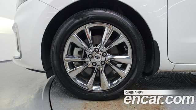 Kia Carnival 9-Seater Prstige 2020 — фото 5