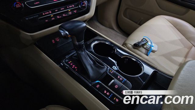 Kia Carnival 9-Seater Prstige 2020 — фото 9