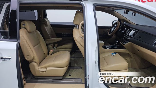 Kia Carnival 9-Seater Prstige 2020 — фото 11