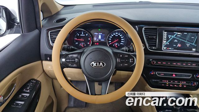 Kia Carnival 9-Seater Prstige 2020 — фото 13