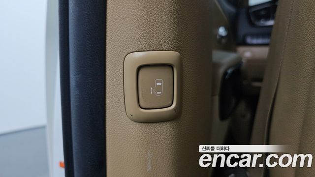 Kia Carnival 9-Seater Prstige 2020 — фото 17