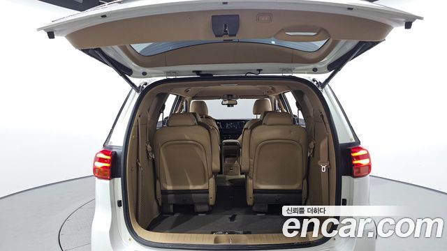 Kia Carnival 9-Seater Prstige 2020 — фото 20