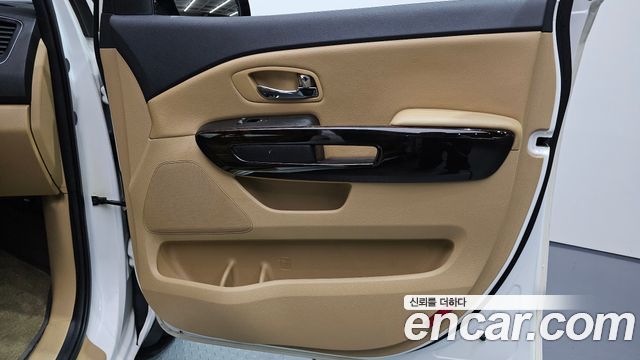 Kia Carnival 9-Seater Prstige 2020 — фото 24
