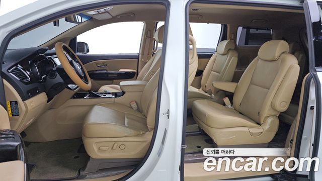 Kia Carnival 9-Seater Prstige 2020 — фото 26