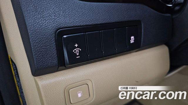 Kia Carnival 9-Seater Prstige 2020 — фото 28