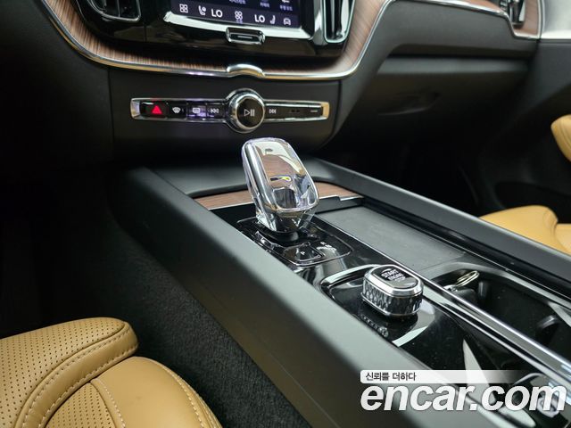 Volvo XC60 (II) B5 Ultimate Bright 2024 — фото 18