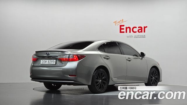 Lexus ES300h Supreme XV60 2017 — фото 2