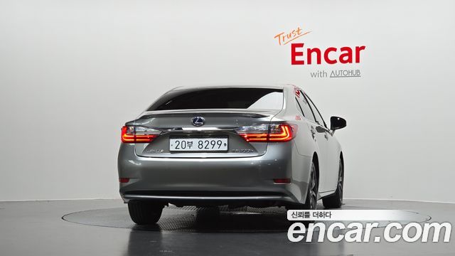 Lexus ES300h Supreme XV60 2017 — фото 4