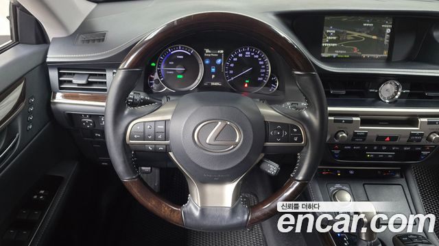 Lexus ES300h Supreme XV60 2017 — фото 12