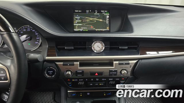 Lexus ES300h Supreme XV60 2017 — фото 13