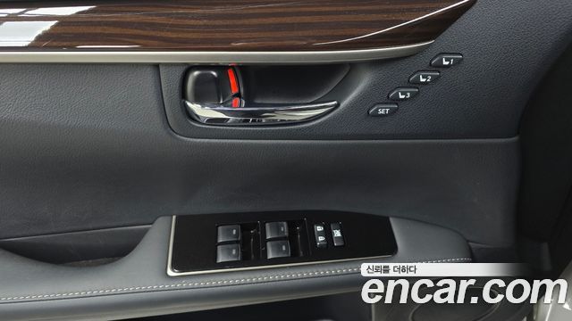 Lexus ES300h Supreme XV60 2017 — фото 16