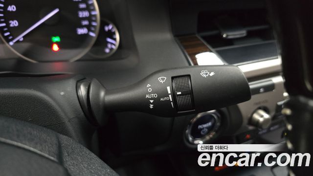 Lexus ES300h Supreme XV60 2017 — фото 18
