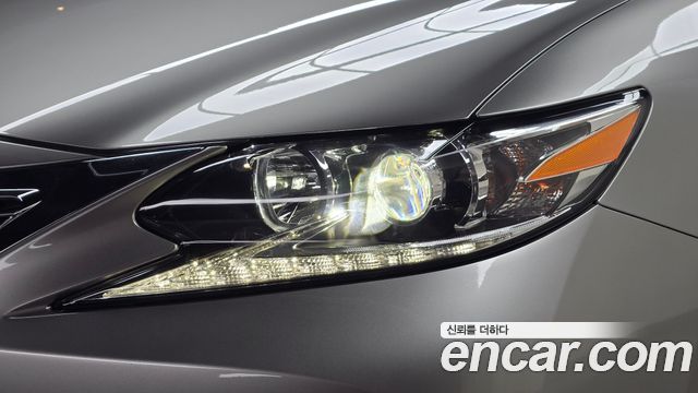 Lexus ES300h Supreme XV60 2017 — фото 22
