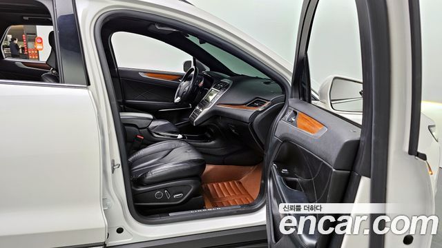 Lincoln MKC 2.0 AWD 2019 — фото 11