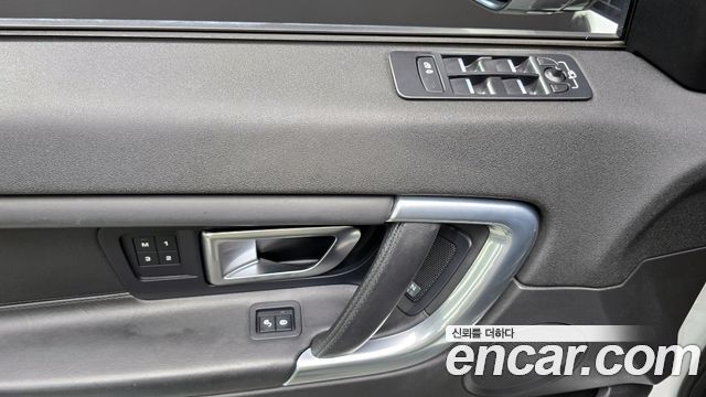 Land Rover Discovery Sport 2.0 TD4 HSE Luxury 2016 — фото 17