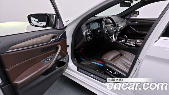 BMW 5 Series (G30) 520d xDrive M Sport Package Plus 2018 — фото 11