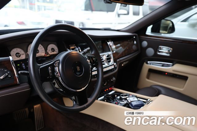 Rolls-Royce Ghost 6.6 EWB V12 2018 — фото 11