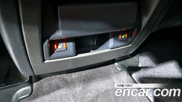 Land Rover Discovery 4 3.0 SDV6 SE 2015 — фото 18