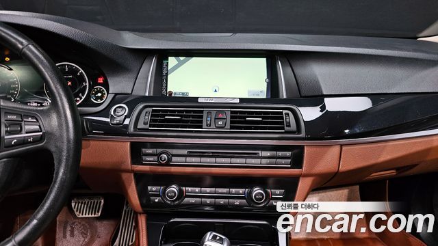 BMW 5 Series (F10) 520d xDrive 2015 — фото 14