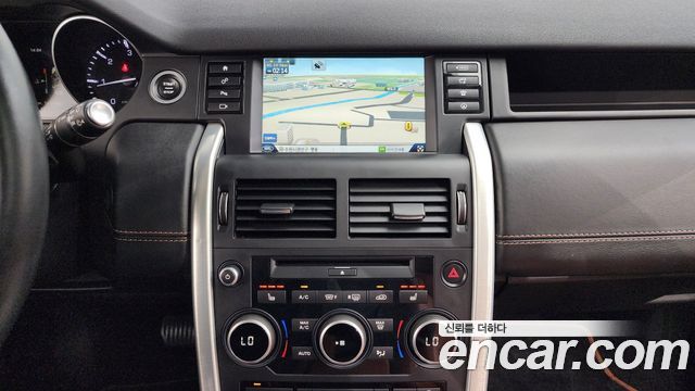 Land Rover Discovery Sport 2.0 TD4 HSE Luxury 2016 — фото 15