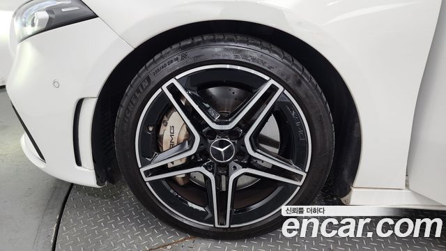 Mercedes-Benz A-Class (W177) AMG A35 4MATIC Sedan 2020 — фото 5