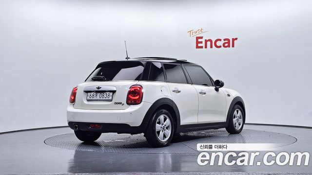 MINI Cooper D 5Door Mid 3rd 2015 — фото 2