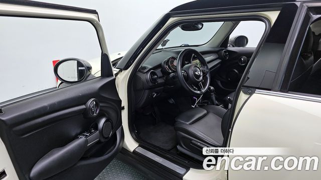 MINI Cooper D 5Door Mid 3rd 2015 — фото 11