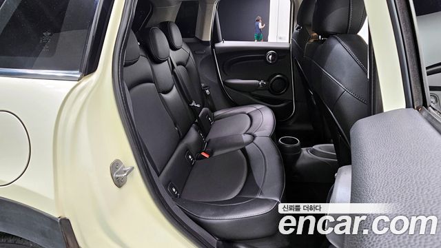 MINI Cooper D 5Door Mid 3rd 2015 — фото 12