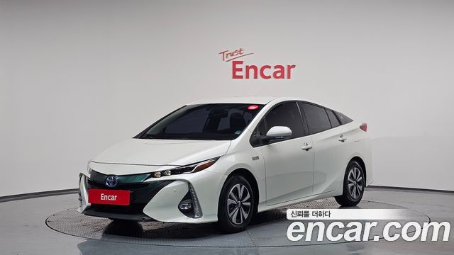 Toyota Prius Prime 1.8 2017 — фото 1