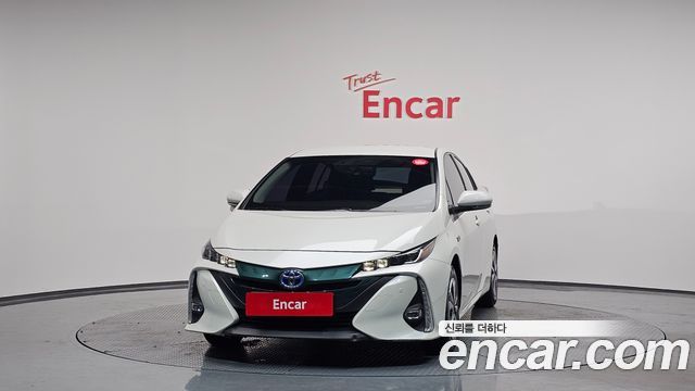 Toyota Prius Prime 1.8 2017 — фото 3