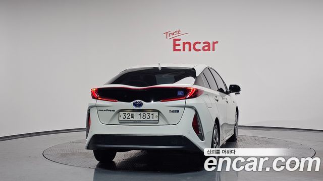 Toyota Prius Prime 1.8 2017 — фото 4