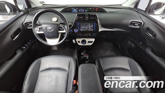 Toyota Prius Prime 1.8 2017 — фото 7