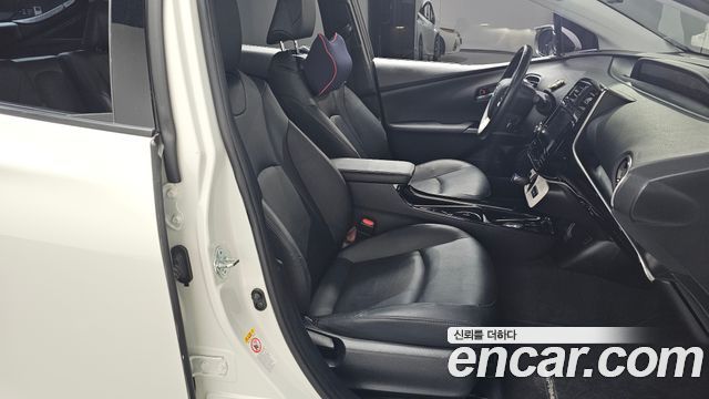 Toyota Prius Prime 1.8 2017 — фото 10