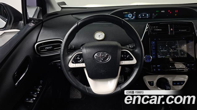 Toyota Prius Prime 1.8 2017 — фото 13