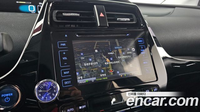 Toyota Prius Prime 1.8 2017 — фото 15