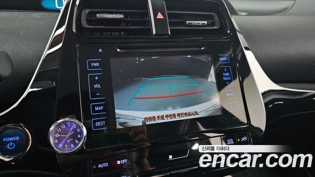 Toyota Prius Prime 1.8 2017 — фото 16