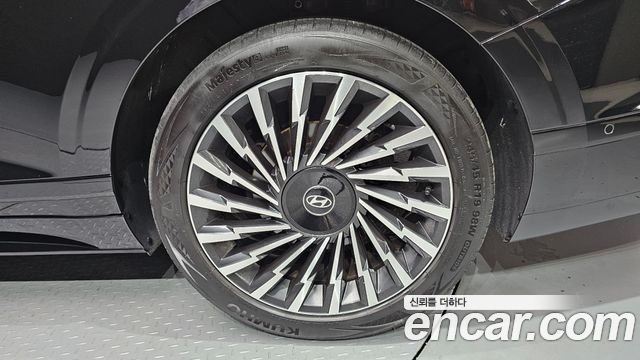 Hyundai Grandeur (GN7) 2,5 Gasoline 2WD Calligraphy 2023 — фото 5