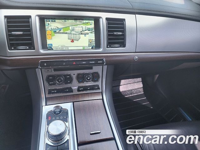 Jaguar XF 2.0 Luxury X250 2014 — фото 10