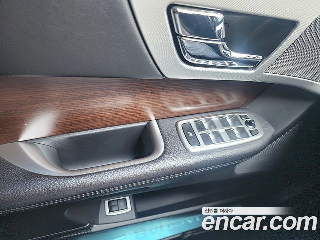 Jaguar XF 2.0 Luxury X250 2014 — фото 16