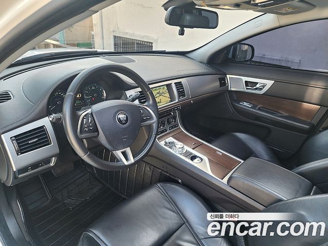 Jaguar XF 2.0 Luxury X250 2014 — фото 18