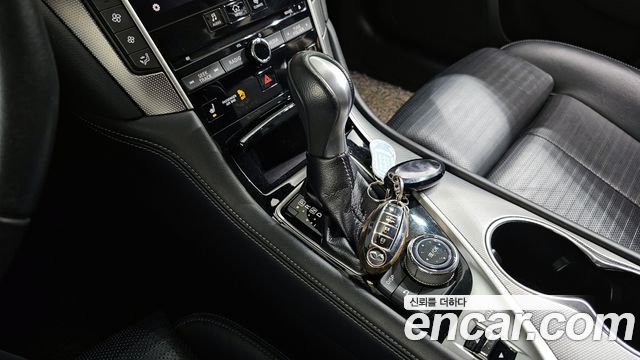 Infiniti Q50 3.5 Hybrid Essence 2016 — фото 9