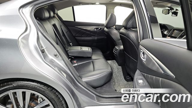 Infiniti Q50 3.5 Hybrid Essence 2016 — фото 12