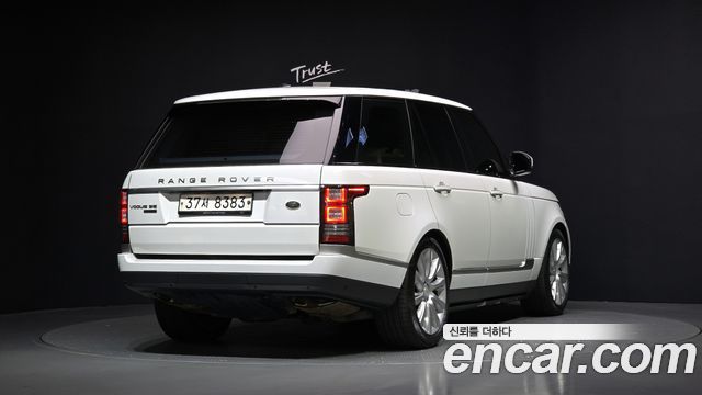 Land Rover Range Rover (IV) 5.0 SC Vogue SE 2014 — фото 2